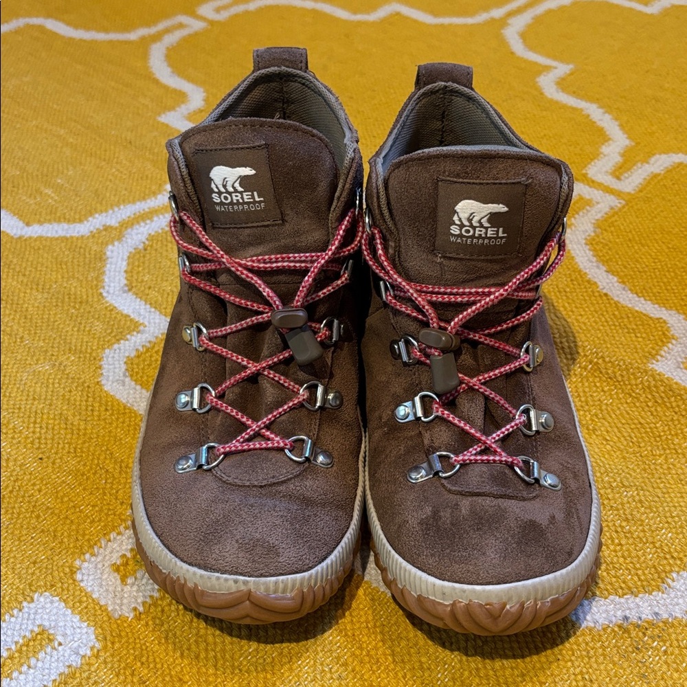 Sorel Brown Out N About Boots Youth size 7